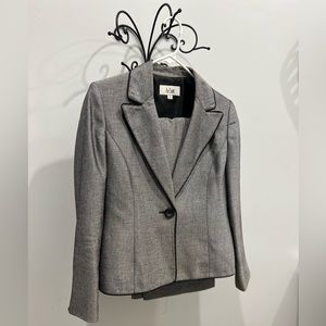 Le Suit pant suit set size 8 grey and black